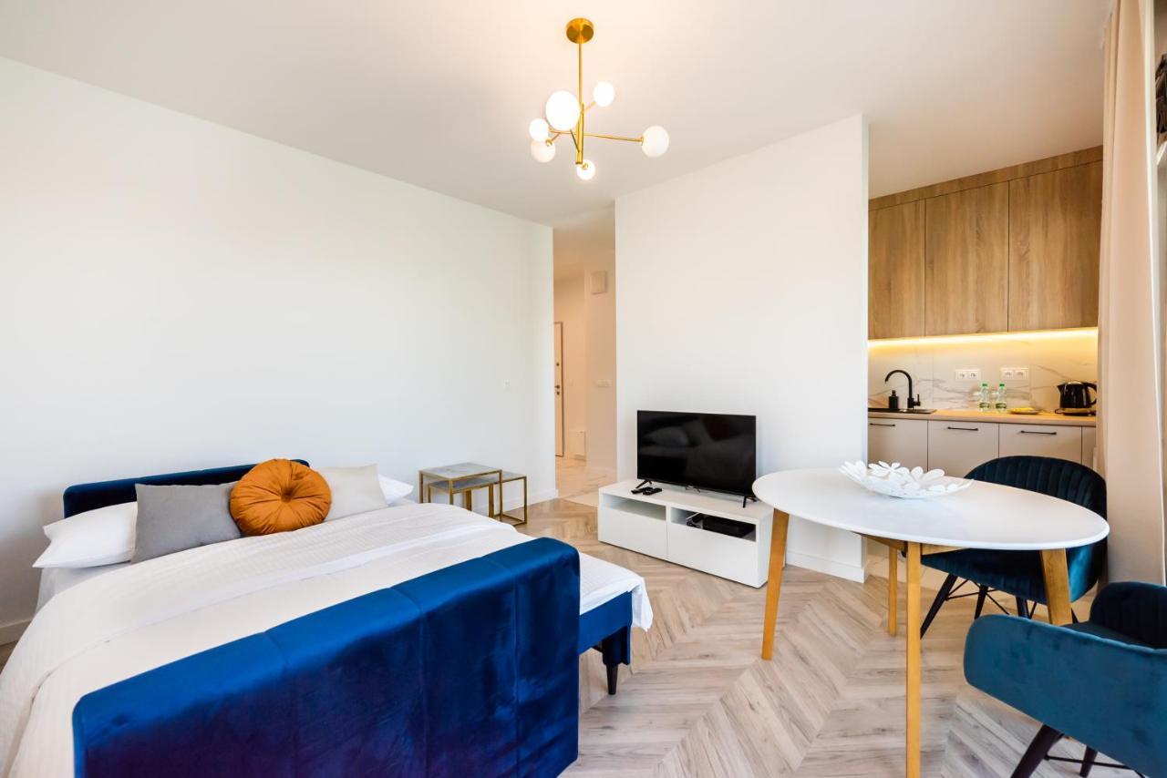 East Side Of 103 * Varsovia
